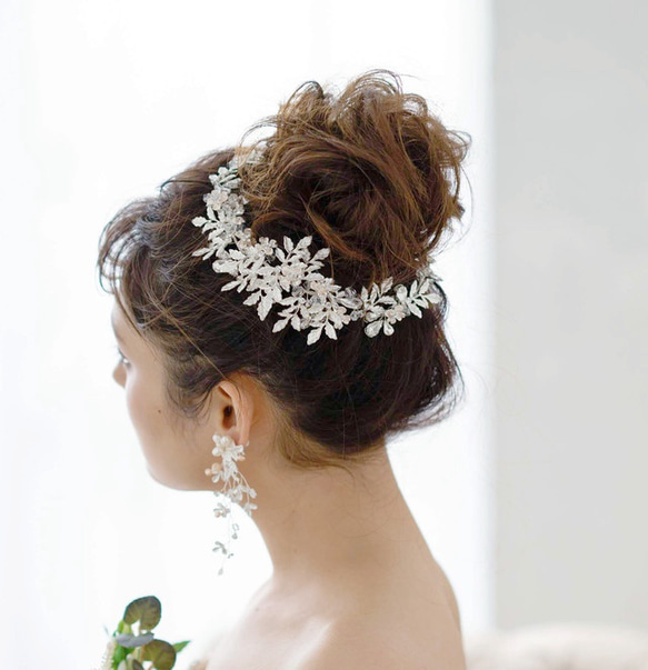 ヘッドドレス 結婚式　花嫁 ヘアアクセサリー ヘッドアクセサリー ウェディング ブライダル　フラワー　リーフ　小枝 1枚目の画像