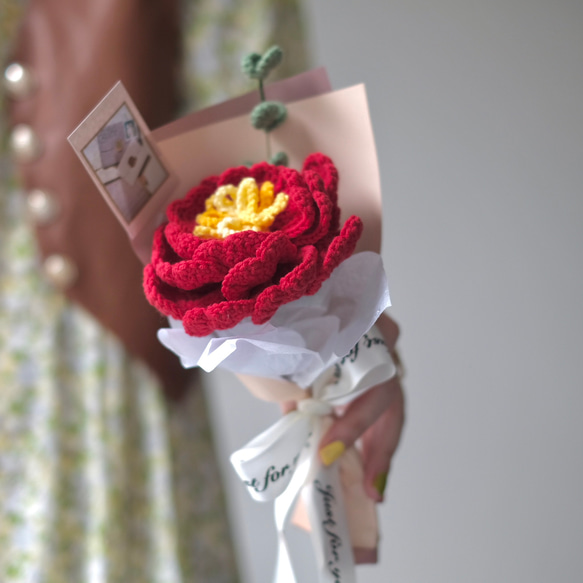 【枯れない花束/枯れない愛】ハンドメイド 花束 かぎ針編み ボタン　牡丹　ブーケ バレンタイン ウェディング 編み物 2枚目の画像
