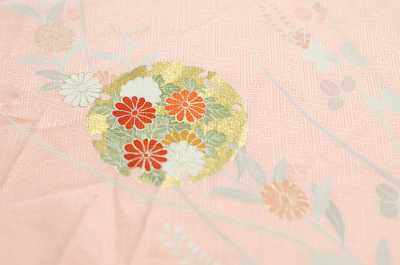 正絹　淡いピンク地雪輪柄ハギレ　1.1ｍ　和小物、つまみ細工などに 3枚目の画像