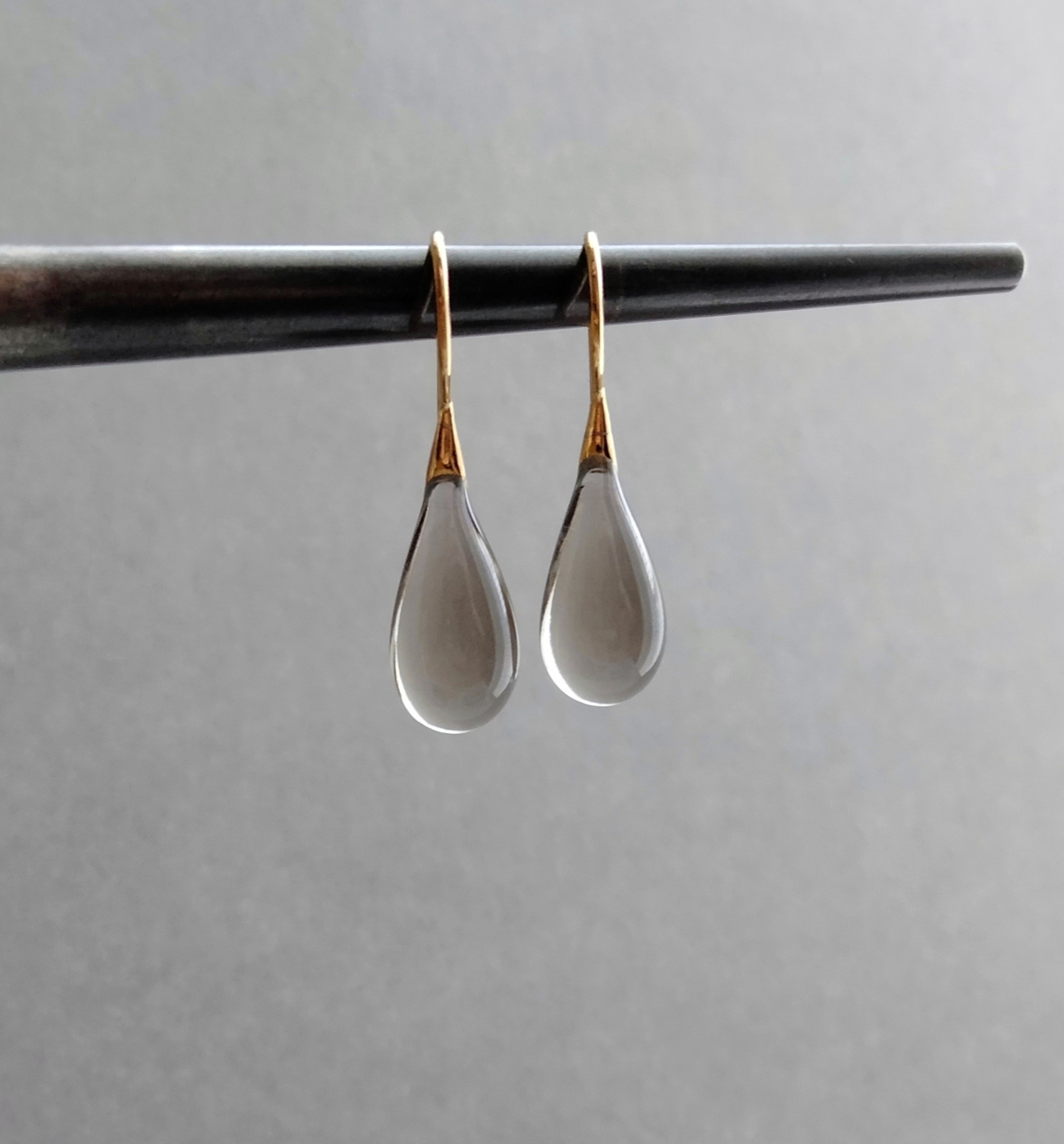 送料無料【受注制作】ガラスのしずくピアス グレージュ (ロングタイプ)