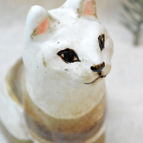 ネコの陶器製 マスク型 飾りもの 楽天市場】【ニコアンティーク×ご縁猫 招き猫 梅（うめ）】 4号
