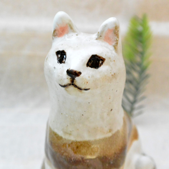お座り猫　茶色と白のシマシマ　猫の置き物　おしゃれカラー　手作り陶芸・陶器 10枚目の画像