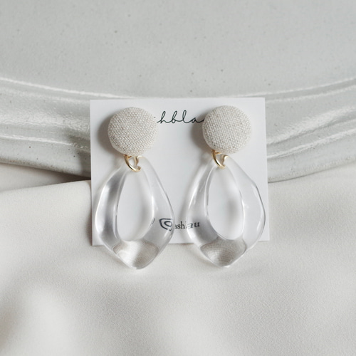 イヤリング/ピアス クリアアクリルパーツ × くすみグリーンくるみ