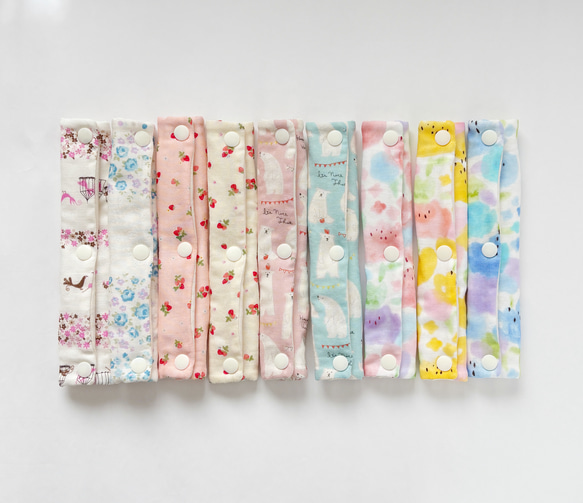 新柄追加☆水筒肩ひもカバー☆シートベルトカバーにも☆優しい色合い☆リバーシブル 1枚目の画像