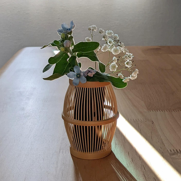 駿河竹細工　駿河竹　花器　竹で作った花器　UZURA　【花台付き】フラワーベース　贈り物　ギフト　海外へのおみやげ 1枚目の画像