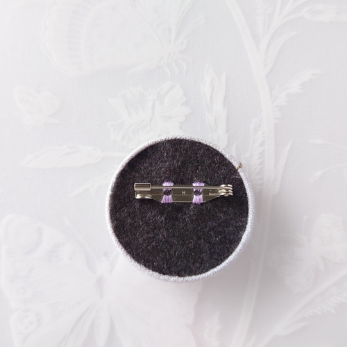 刺繍ブローチ「藤の花」くるみボタン ブローチ 薄荷のドロップ 通販