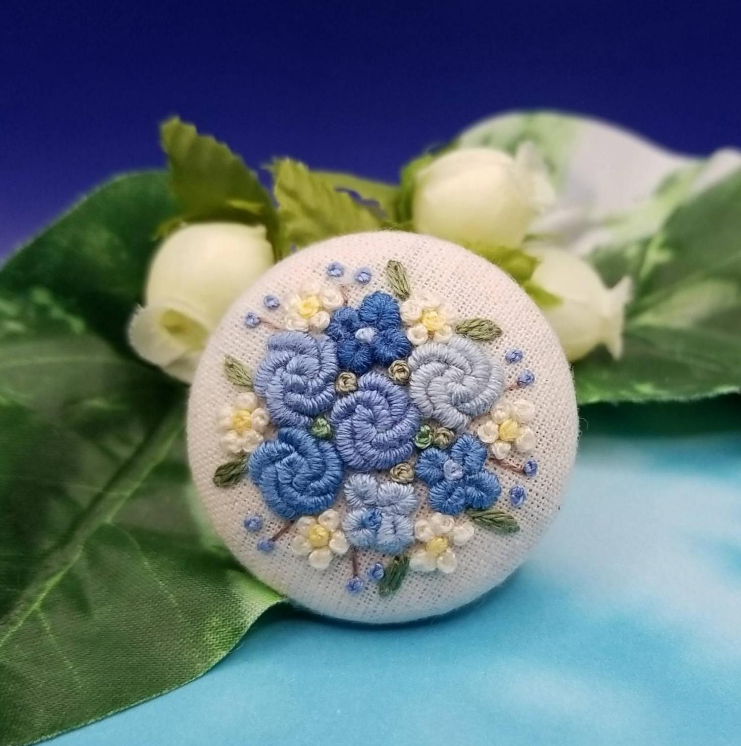 ブルーバラ刺繍♡3.7センチくるみボタンヘアゴム