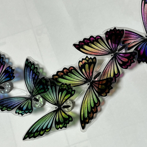 サンキャッチャー♡ハンドメイド「グリーンのステンドグラスとクリスタル蝶々♡」 サンキャッチャー♡ハンドメイド「グリーンのステンドグラスと
