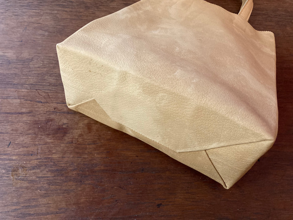 豚革 ベージュ 紙袋型 ショッピングバッグ トートバッグ 4枚目の画像