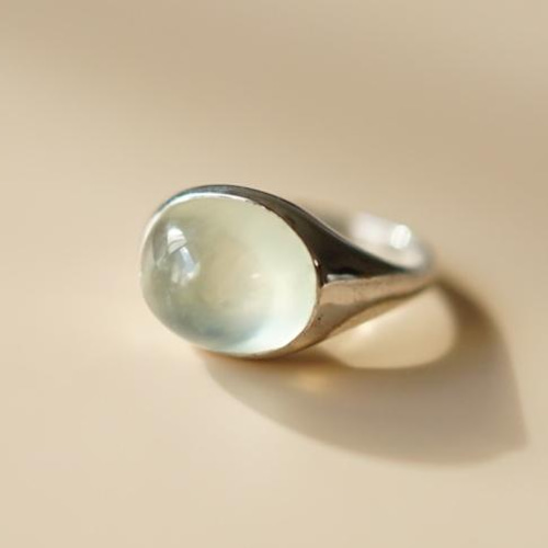 みずみずしい葡萄石のシグネットリング プレナイト 指輪・リング