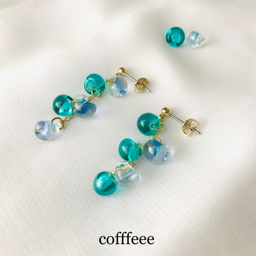 ティアドロップビーズ(ブルー)のピアス/イヤリング ピアス（スタッド