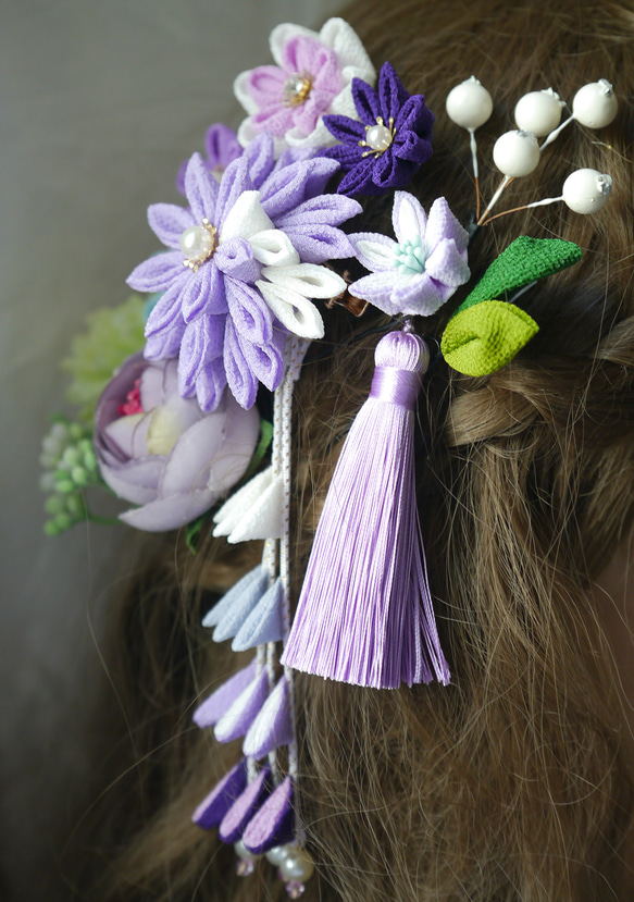 再販　成人式　髪飾り　紫　つまみ細工　造花　淡いパープル　藤色　タッセル付き　前撮り　大人可愛い　振り袖 3枚目の画像