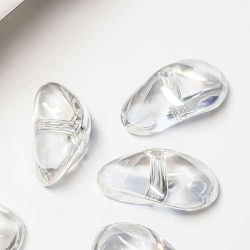 ✧1点物✧ガラスパーツ✧クリスタルガラス✧MoonLight✧ガラスストーン✧ 変形ガラスビーズ クリスタル 4個 ◇ 穴あり 透明 ガラスビーズ