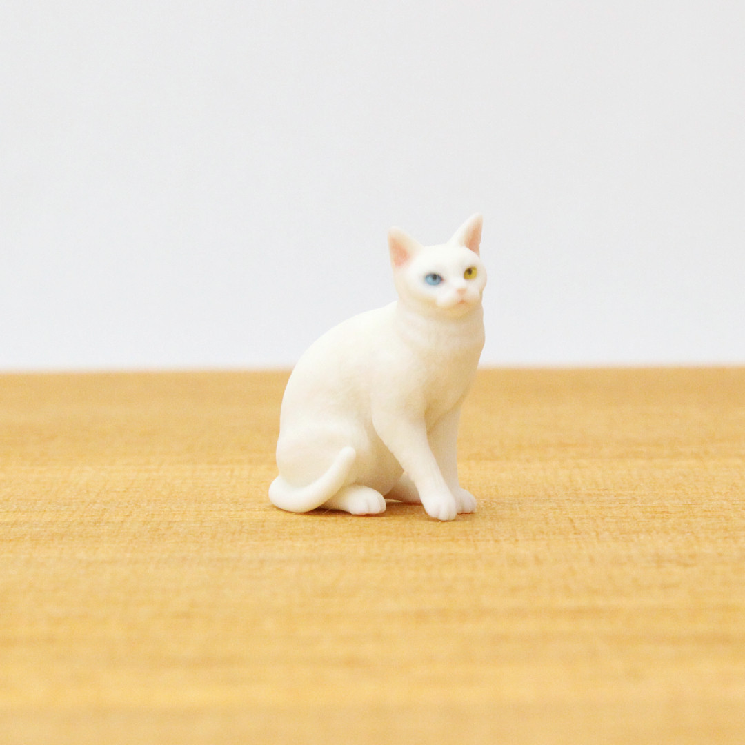 ポーセリン　真っ白な美品‼️ 猫の置物　☆