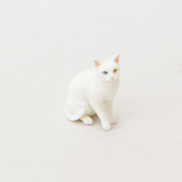 白猫のフィギュア 2枚目の画像