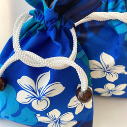 【袋ポーチ M/L】ハワイ：かわいいプルメリアとモンステラ柄のとても使いやすいオススメ袋ポーチです (ブルー) 4枚目の画像