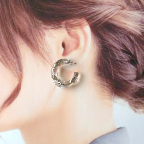 フープピアス 氷のツイストライン〜シルバー〜 クリアリング アクリル