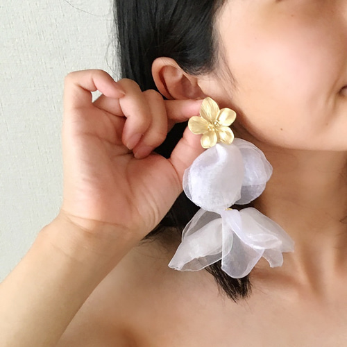 花 ピアス シフォン フラワー 大ぶりピアス ゴールド パール フラワー