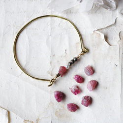 粉色碧璽和珍珠黃銅手鐲 第5張的照片