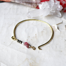 粉色碧璽和珍珠黃銅手鐲 第4張的照片