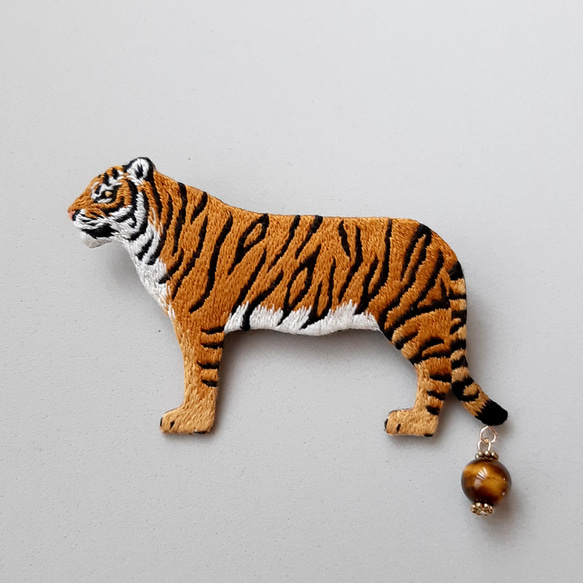 [picture book] 刺繍ブローチ (tiger) 2枚目の画像