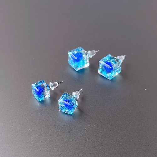 琉球ガラスの涼やかピアス・イヤリング ブルー 夏の空と海の色