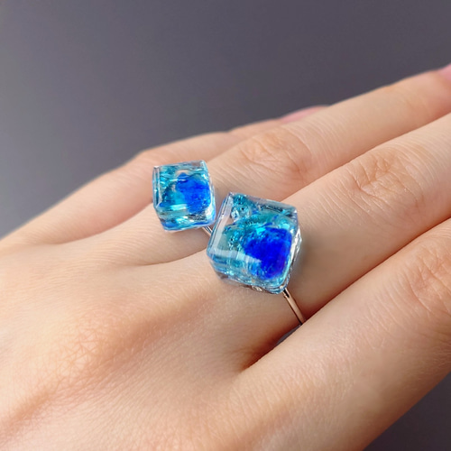 琉球ガラスの涼やかピアス・イヤリング ブルー 夏の空と海の色