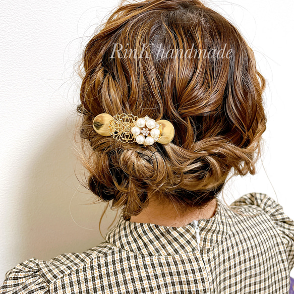 ゴールドコインと透かしアンティーク×きらきら✩.*˚ホワイトビジュー...♪*ﾟヘアクリップ♡♡ 1枚目の画像