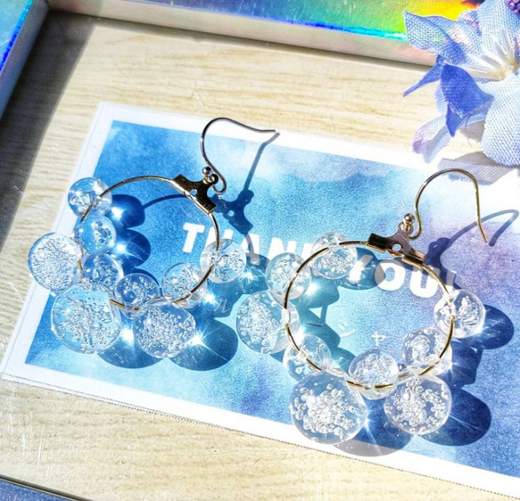 ☆【ピアス】シェル×鈴丸ビーズ オーロラ ブルー 夏 マリン 鈴丸