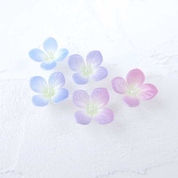 【再販】５色紫陽花の小さなピアス・イヤリング 2枚目の画像
