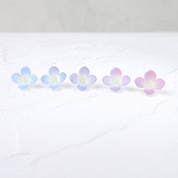 【再販】５色紫陽花の小さなピアス・イヤリング 4枚目の画像