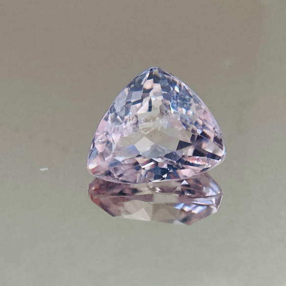 モルガナイト【MORGANITE】　トリリアントカット　ピンク 3枚目の画像