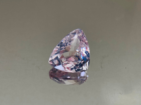 モルガナイト【MORGANITE】　トリリアントカット　ピンク 2枚目の画像