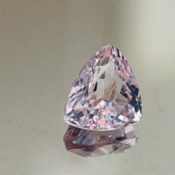 モルガナイト【MORGANITE】　トリリアントカット　ピンク 1枚目の画像