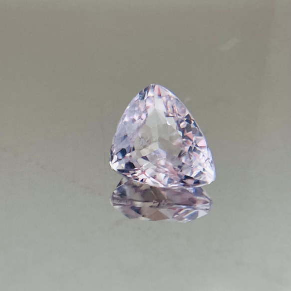 モルガナイト【MORGANITE】　トリリアントカット　ピンク 4枚目の画像