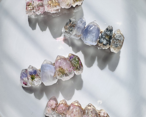 ヘアクリップ レジン 細長オーバル 桜とお花 ピンクとミントグリーン ヘアクリップ レジン 細長オーバル 桜とお花 ピンクとミント