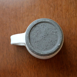 黒御影土と白マット釉のマグカップ ＊ １ 11枚目の画像