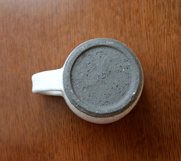 黒御影土と白マット釉のマグカップ ＊ １ 11枚目の画像