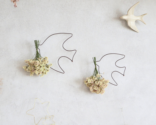 花束を運ぶ鳥〜ドライフラワー ワイヤーアート 壁飾り 玄関