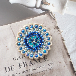 【専用】ハンドメイド　刺繍ブローチ ビーズで飾った草花の小さな刺繍ブローチ(botanical）#252