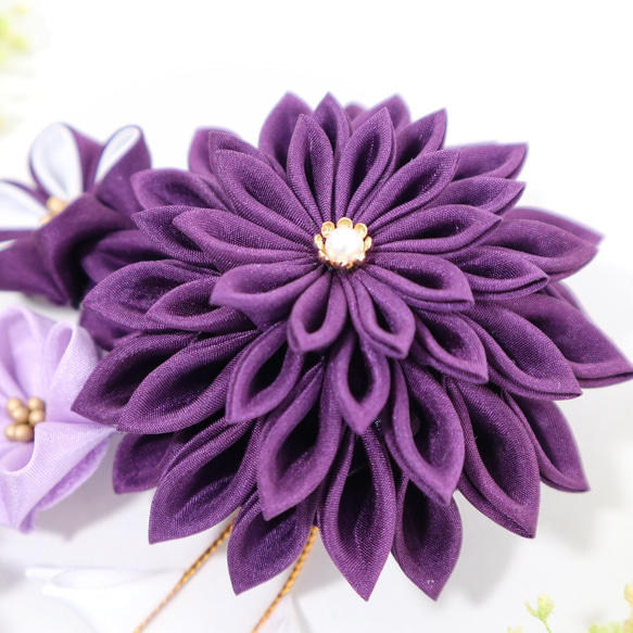 つまみ細工髪飾り　絹ダリアと3つの小花のクリップ　紫　成人式　七五三　卒業式 2枚目の画像