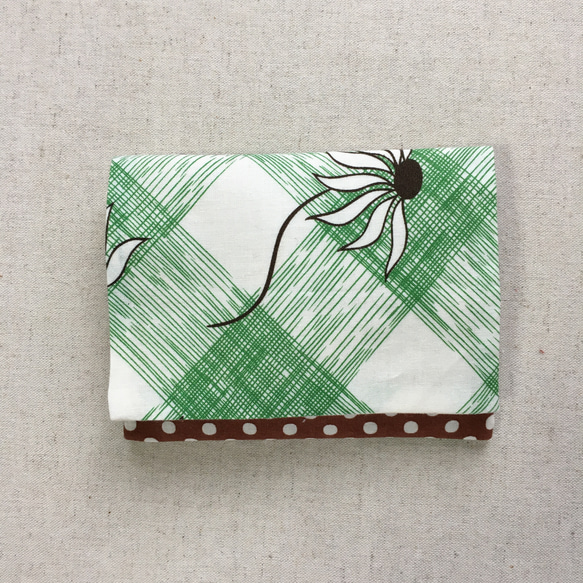 [免運費] 袖珍紙巾、面膜盒 綠格子和搖曳的花朵 3 第1張的照片