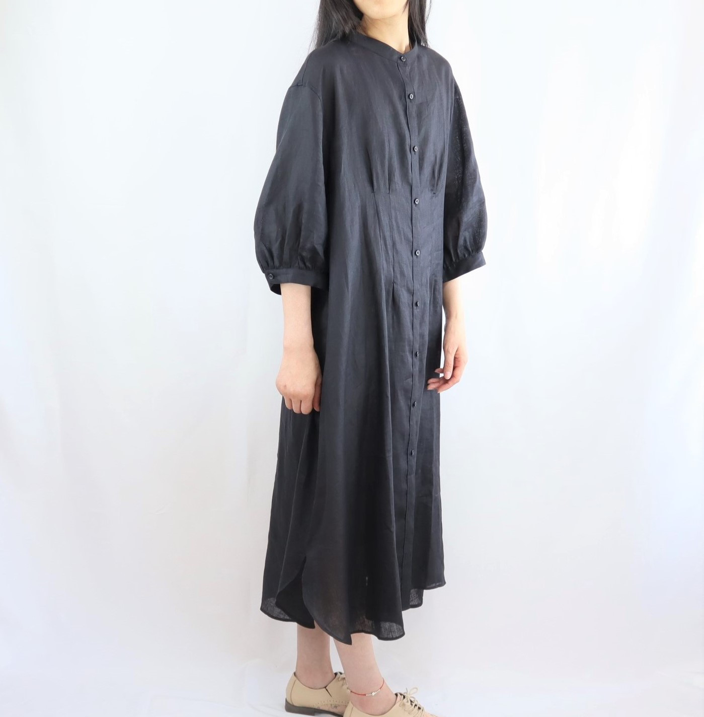マキシワンピース　麻　七分袖　スタンドカラー　黒