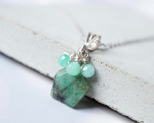 本来080 天然石　緑石　エメラルド、ネックレス Amazon | [canoha] ユニセックス 【5月の誕生石】幸運を運ぶ