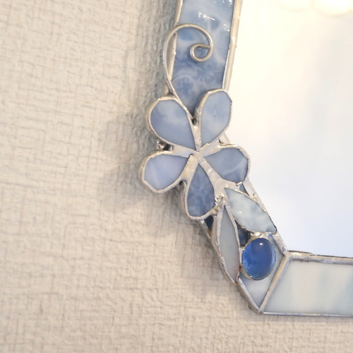 ✴︎:.。淡いブルーの八角形鏡♪　(size20㎝/max23）　ステンドグラス ✴︎:.｡淡いブルーの八角形鏡♪ (size20㎝/max23） ステンドグラス