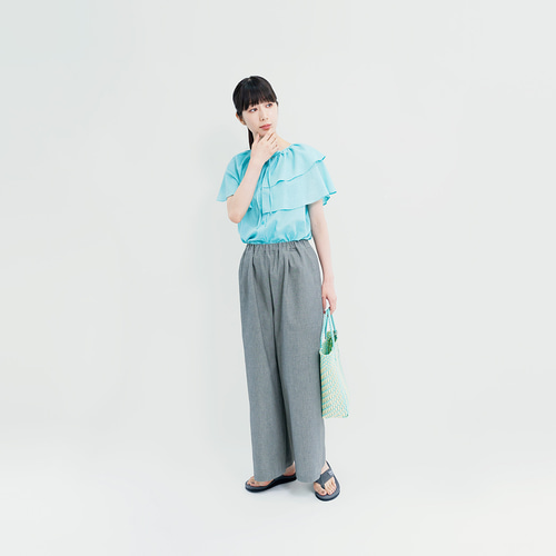岡山デニム おとなグレーでシックに ライトグレー ワイドパンツ 岡山デニム おとなグレーでシックに ライトグレー ワイドパンツ