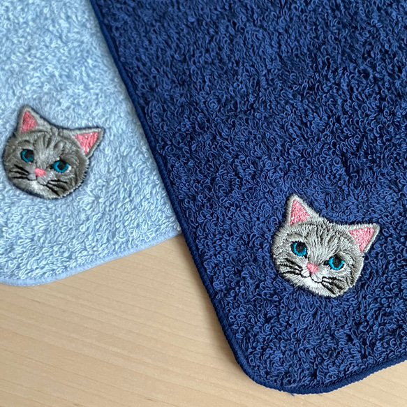 猫さん刺繍晴れやかパステルブルーの泉州ハンカチタオル 11枚目の画像