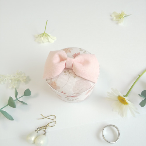 カルトナージュリボンの小さな小物入れ フリーボックス・小物入れ