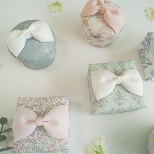 カルトナージュリボンの小さな小物入れ フリーボックス・小物入れ