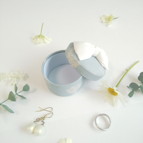 カルトナージュリボンの小さな小物入れ フリーボックス・小物入れ